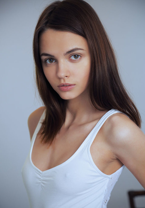 Александра, 20